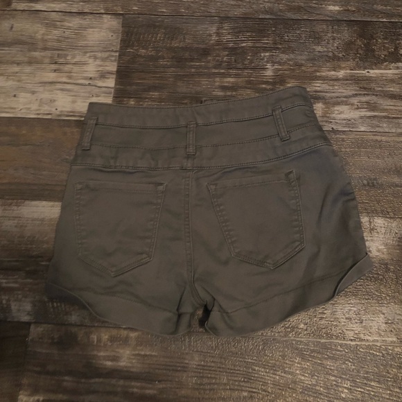 Charlotte Russe High Wasted Short - Picture 2 of 4